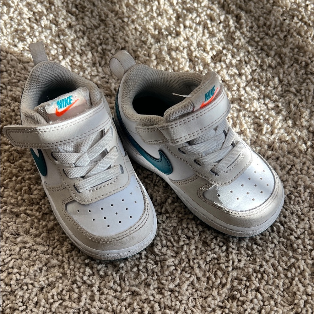 Nike toddler White and teal Sneakers